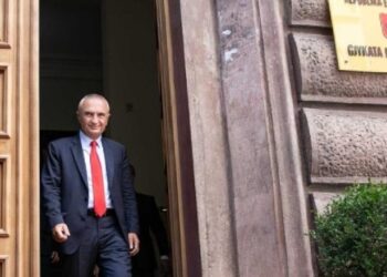 Fati i Ilir Metës në Kushtetuese/ Vota e Marsida Xhaferllarit mes Presidentit dhe SHBA-ve, Tusha vendimtare për shkarkimin, ja 4 mesazhet kundër aleatit kryesor të Berishës 