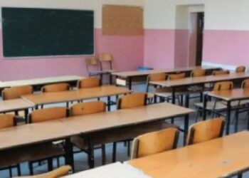 Pa regjistra dhe në kushte minimale pune/ Mësuesit paralajmërojnë më 19 janar protestë në Tiranë: Pezullojmë orën e parë