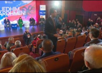 Basha i fton të gjithë në PD: Shqipëria nuk i takon më 3 dinozarëve të tranzicionit, Berishës, Ramës dhe Metës