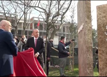 Inaugurohet ‘Sheshi Erdogan’ në Laç, merr emrin e Presidentit turk