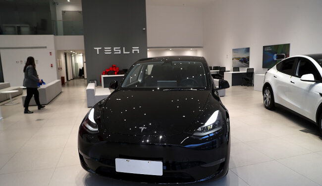 Hapet qendra e “Tesla”-s në Xinjiang
