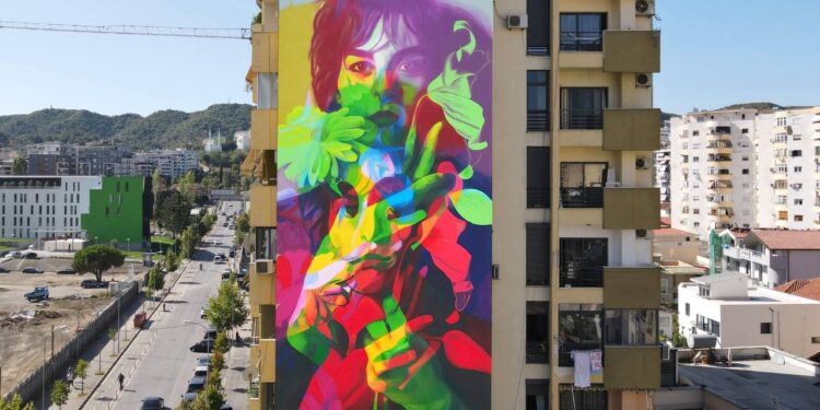 FOTO: Dy nga muralet e Tiranës renditen në 100 më të mirat e botës për 2021