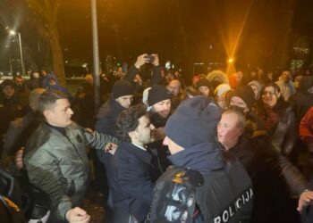 Abazoviç sherr me protestuesit: ‘Kurrë nuk kam tradhtuar njeri’. Ja zgjidhjet për fundin e krizës politike në Mal të Zi
