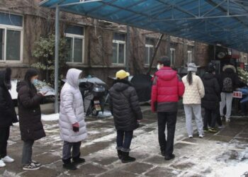 “Omicron mund t’i japë fund pandemisë”/ Qyteti me 13 mln banorë del nga izolimi