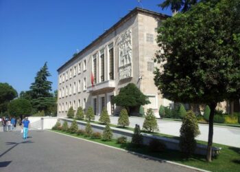 Ç’po planifikon Rama? Del fotoja, shikoni çfarë është vendosur në oborrin e kryeministrisë