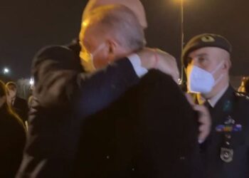 VIDEO / ‘Shumë të fala Zonjës…’, Rama përcjell me përqafime Erdoganin, ja çfarë ndodhi në Rinas këtë mbrëmje