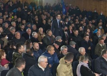 “Ndal ose jashtë”/ Basha “kërcënon” mbështetësit e Berishës: Thirrini mendjes se…