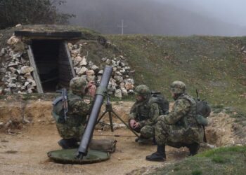 Ushtria serbe vazhdon me provokime, bën stërvitje përgjatë kufirit me Kosovën