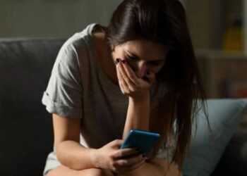 E shantazhoi ish të dashurën duke i publikuar video intime, e pëson keq 25-vjeçari shqiptar