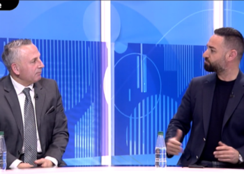 “Ju jeni ku thërret qameti”, debat i ashpër mes gazetarit dhe deputetit të Bashës: A do më lësh të flas apo….