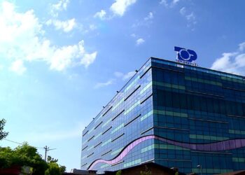 VIDEO / Shkelma e sharje në prapaskenë, çfarë ka ndodhur në emisionin e famshëm të Top Channel