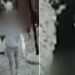 Pamje të rënda/ I preku padashje xhupin, babai shkelmon fëmijën në mes të rrugës në Tiranë