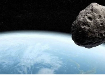 VIDEO live/ Asteroidi kalon pranë Tokës: Sa rrezikon?