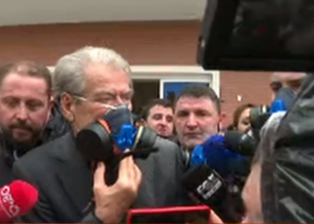 “Pastrohet” selia e PD, reagon Berisha me maskë kundragaz: Ndërhyrje kriminale, policia po bën detyrat e Edi Rames. Ku të ankohemi?