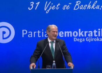 Berisha, nga Gjirokastra thirrje deputetëve: Më 8 janar të zbatojmë vendimin e 44 mijë anëtarëve të PD