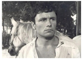 Alfred Bualoti zbulon prapaskenat: Kur kalëroja me “Kaprollin” e famshëm të gjeneralit të dënuar me vdekje nga Enver Hoxha