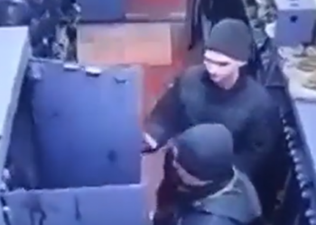VIDEO/ Çmendet anëtari i Gardës, qëllon për vdekje 5 ushtarët. Emri