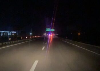 “Benz”-i ecën indietro dhe shkakton aksident të trefishtë në Vlorë, një e plagosur