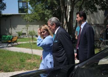 Kryemadhi si Meta, i del në mbrojtje Berishës: Zgjidhja e vetme, vota! Të shkojnë në…!