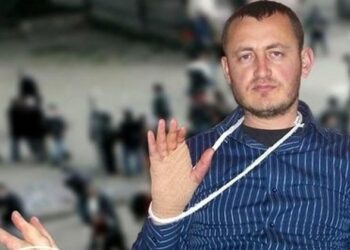 “Urdhri ishte i Berishës”/ Gazetari Mahmutaj u plagos më ’21 janar’: Nga Gërdeci, Rruga e Kombit, vrasje e Trebickës, zhdukja e Remzi Hoxhës, ku ka futur “hundët” Sali…