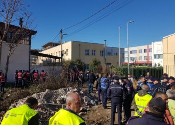 PD dorëzon kërkesën për seancë urgjente dëgjimore në Komisionin e Ligjeve për shtëpitë tek “5 Maji”, ja kush thirret