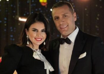 FOTOT/ Dembacaj sheh ‘fatin’ dhe i bën ‘presion’ Mark Frrokut: Mund të ndahem sërish, tjetër propozim për martesë