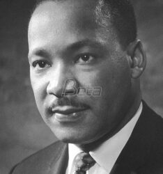 Si sot, në këtë ditë, më 15 janar lindi Martin Luter King dhe ndodhi masakra e Reçakut