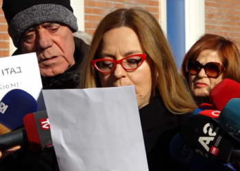 Emrat/ Mbështetësit e Berishës rikthehen te selia e PD: Te Kuvendi i Bashës votuan anëtarë të PS dhe njerëz që nuk janë fare në Shqipëri