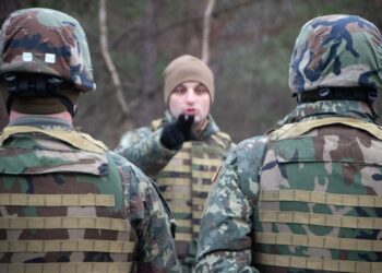 FOTO/ “Ushtria s’është vetëm çizme dhe plumba”! Pak kilometra nga Rusia, çastet e aksionit të ushtrisë shqiptare