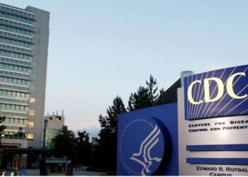 Udhëzime të përditësuara të CDC-së për variantin Omicron: Ekspertët paralajmërojnë për mutacione të tjera