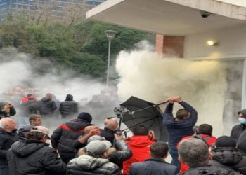 “Lista e zezë e PD”/ Administratori i selisë blu: Do njoftojmë ndërkombëtarët për organizatorët. Nëse sulmohet edhe një herë…!