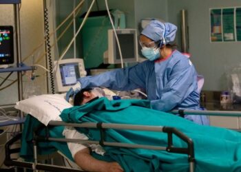 Refuzuan vaksinën kundër COVID-19/ Gati 2 mijë mjekë në Itali pezullohen nga puna