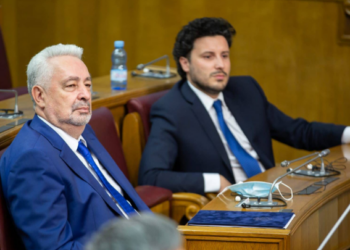 Pritej të ishte kreu i qeverisë, kryeministri malazez shkarkon Dritan Abazoviçin