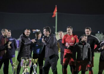Veliaj krah legjendave të Tiranës, Partizanit dhe Dinamos, thumbon Dukën: Kush e ka punë kryesore sportin, duhet të kishte bërë më shumë