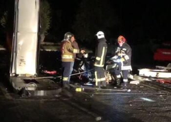 Aksident në Vlorë/ Makina përplaset me karburantin, 2 të plagosur