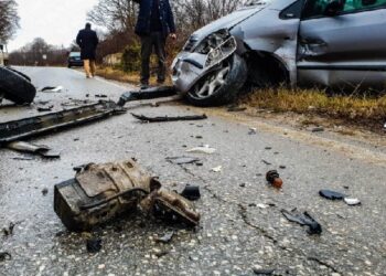 Aksidenti i trefishtë/ Përplasen 3 makina në aksin Fushë Krujë-Thumanë, plagoset pasagjerja. Dërgohet në spital
