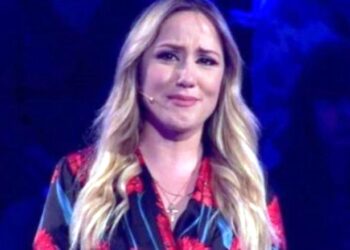 ‘Nuk mburrem!’ Arbana Osmani befasohet, renditet krah kryeministrit Rama (FOTO)