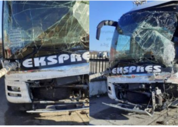 FOTO/ Aksidentohet autobusi me 29 pasagjerë shqiptarë në Bullgari