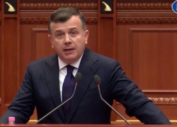 “Fishekë e municione Ukrainës”/ Balla-Berishës: Gjuha shkon ku dhemb dhëmbi. S’merremi me “non grata”-t në Kuvend