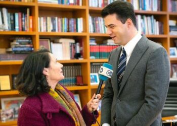 A pret që Berisha të përballet me drejtësinë? Basha për DW: Një grusht njerëzish me pushtet politik ose ekonomik vazhdojnë të mbeten të….