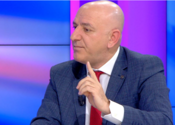 “Nuk ka bir k*rve që më tremb!”/ Sekretari i PD i vërsulet fanatikëve të Berishës: Kushdo që bën komente fyese, do marrë reston që meriton