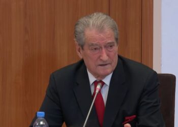 E akuzoi si person me rrezikshmëri në PD/ Sefer Shata: E kam shoqëruar edhe Berishën në qeveri