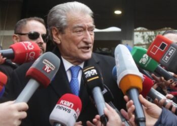 “Natën janë bërë lista për të arrestuar demokratët”/ Zotohet Berisha: Asgjë s’mund të na ndalojë…