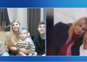 “Kisha hall mos vdisja pa veshur fustanin e bardhë”/ Dasma e pazakontë e çiftit pas 13 vitesh. Fëmijët përcjellin nënën në altar