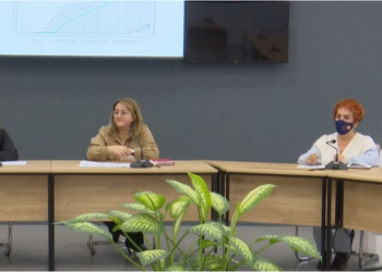 ‘Infektivi i mbushur me të rinj’/ Çomo: COVID shkaktoi lindje të parakohshme te shtatzënat