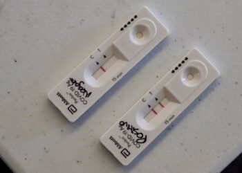 Omicron injoron testet e shpejta! Ish-kreu i Agjencisë Europiane të Barnave: 40% e përgjigjeve janë të gabuara