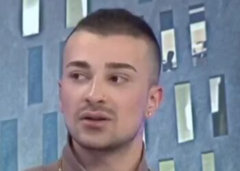 “Kur isha i vogël luaja me kukulla, mami më thoshte…”/ Rrëfehet artisti gay shqiptar: Mos na paragjykoni, burra ka plot për të tërë
