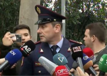 Reagon drejtori i Policisë: Ndërhymë pas thirrjes së drejtuesve të PD, u rrezikohej jeta. Nuk do ta ruajmë selinë blu