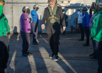 “Mirë se vini në bord”/ US Navy publikon FOTO të Ramës gjatë vizitës në aeroplanmbajtësen “Harry S. Truman”