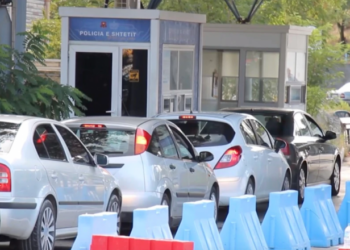 Greqia shtyn afatin e lejeqendrimeve për emigrantët